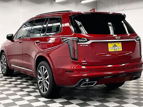 Used 2023 Cadillac XT6 Sport w/ Technology Package image 2