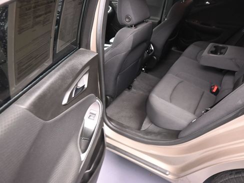 Used 2024 Chevrolet Malibu LT FWD image 17