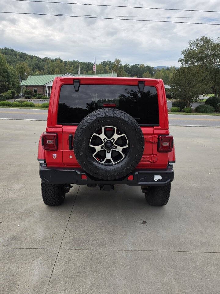 Used 2018 Jeep Wrangler Unlimited Sahara AWD/4WD image 4