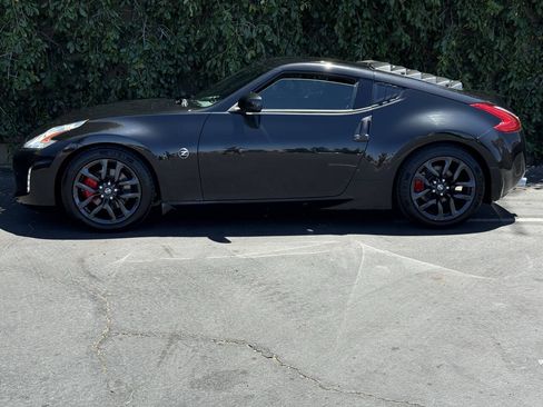 Used 2017 Nissan 370Z Coupe RWD image 6