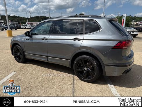 Used 2023 Volkswagen Tiguan SE R-Line FWD image 11