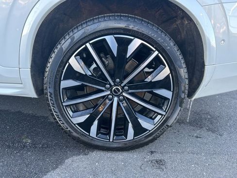 Certified 2025 Volvo XC90 B6 Plus image 9