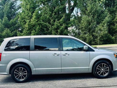 Used 2018 Dodge Grand Caravan SE FWD image 7
