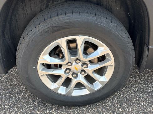 Used 2019 Chevrolet Traverse LT w/ LPO, Floor Liner Package AWD/4WD image 3
