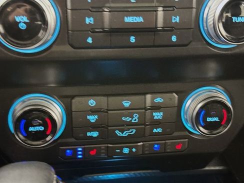 Used 2019 Ford F150 Lariat w/ Equipment Group 502A Luxury AWD/4WD image 18