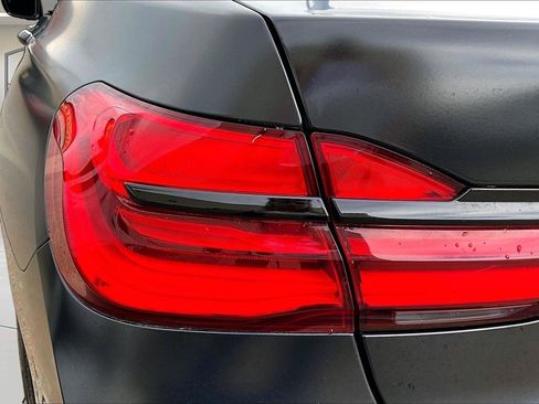 Used 2019 BMW 740i xDrive w/ M Sport Package AWD/4WD image 25