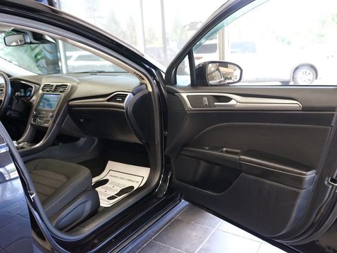 Used 2020 Ford Fusion SE FWD image 37