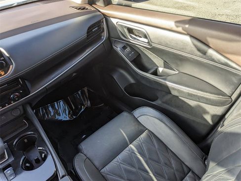 Used 2023 Nissan Rogue Platinum w/ Platinum Premium Package image 17