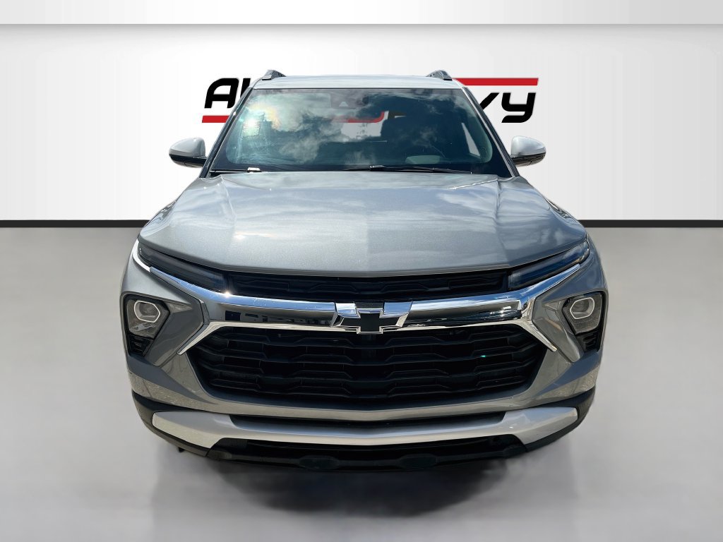 Used 2024 Chevrolet TrailBlazer ACTIV w/ Convenience Package FWD image 2