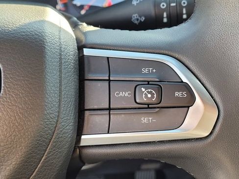 Used 2024 Jeep Compass Latitude image 15