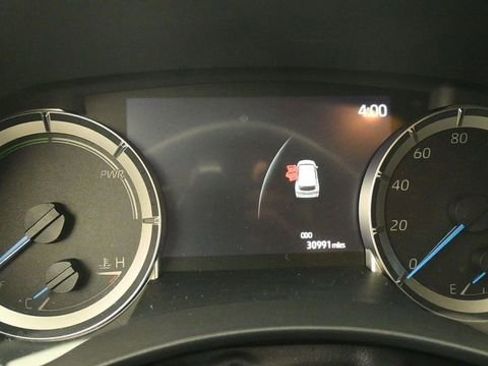 Used 2023 Toyota Highlander XLE AWD/4WD image 12