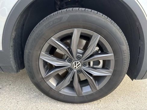 Used 2023 Volkswagen Tiguan SE FWD image 4