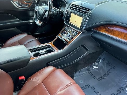 Used 2018 Lincoln Continental Reserve w/ Continental Climate Package AWD/4WD image 16