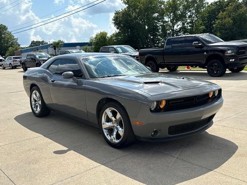 Used 2018 Dodge Challenger SXT w/ Blacktop Package RWD image 18