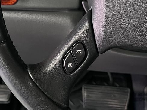 Used 2004 Chevrolet Avalanche Z71 w/ Sun And Sound Package AWD/4WD image 50