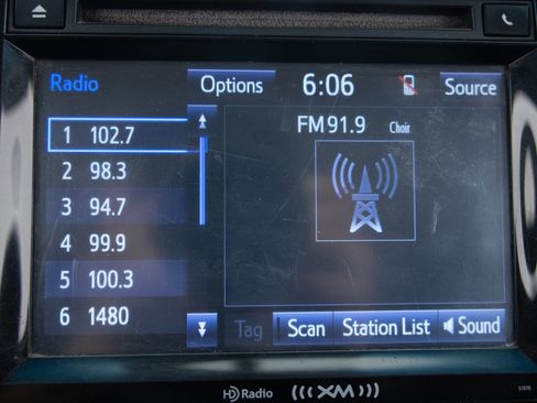 Used 2015 Toyota Tundra SR5 w/ SR5 Upgrade Package image 38