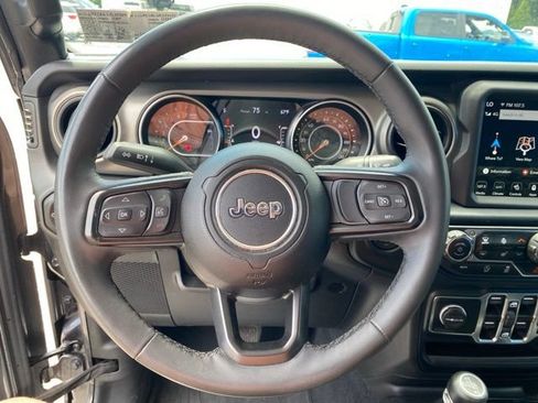 Used 2023 Jeep Gladiator Sport AWD/4WD image 18