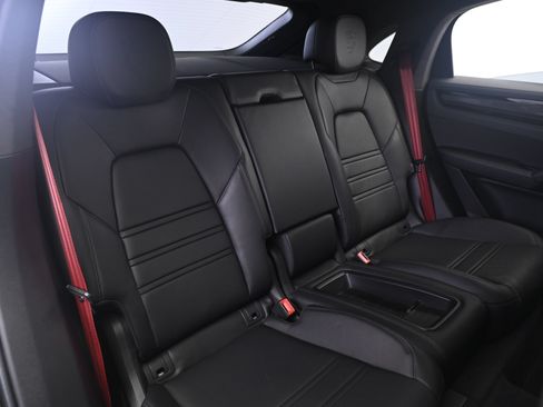 Certified 2022 Porsche Cayenne Turbo GT AWD/4WD image 19
