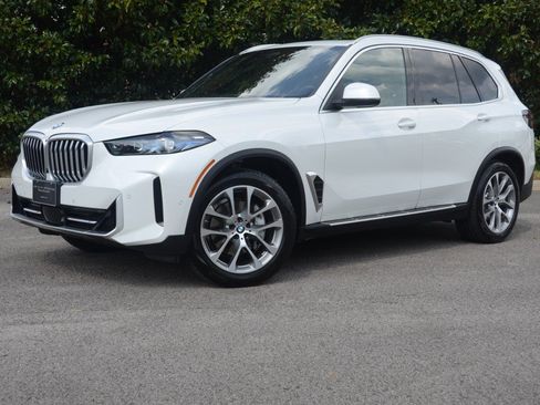 Used 2025 BMW X5 xDrive40i w/ Climate Comfort Package image 11