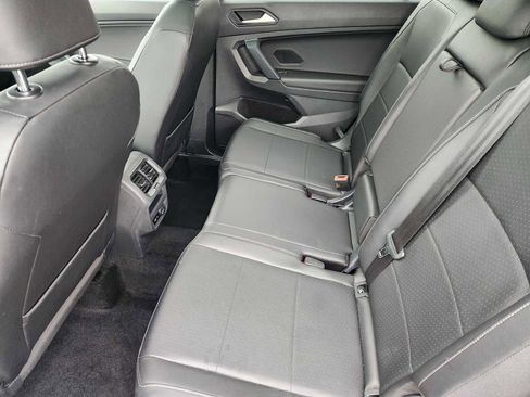 Used 2019 Volkswagen Tiguan SE w/ Panoramic Sunroof Package image 31