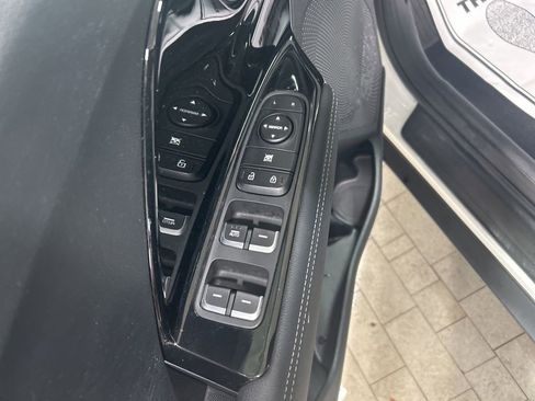 Certified 2021 Kia Niro LXS image 21