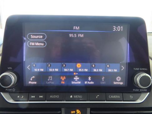 Used 2025 Nissan Altima 2.5 SV FWD image 24