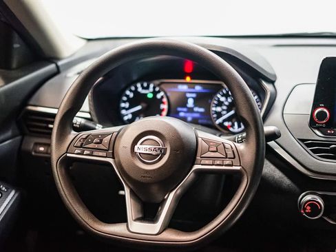 Used 2022 Nissan Altima 2.5 SV image 14