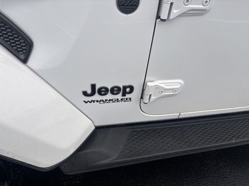 Used 2021 Jeep Wrangler Unlimited Sahara image 9