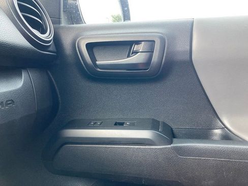 Used 2022 Toyota Tacoma SR AWD/4WD image 31