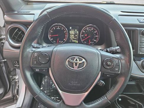 Used 2017 Toyota RAV4 SE image 16