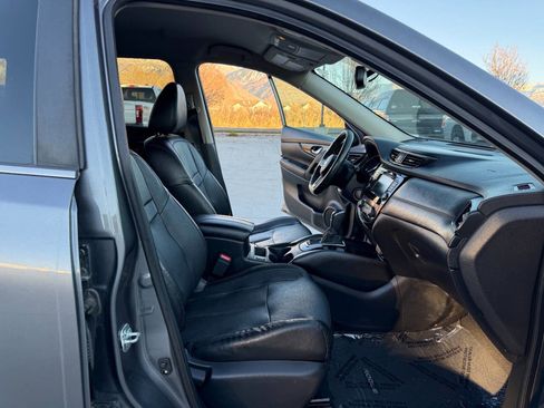Used 2018 Nissan Rogue SL image 23