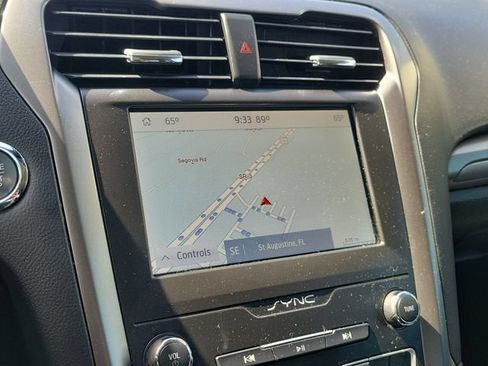 Used 2020 Ford Fusion SE FWD image 27