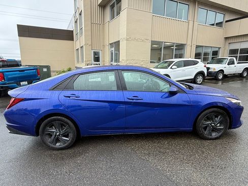 Used 2023 Hyundai Elantra SEL FWD image 3