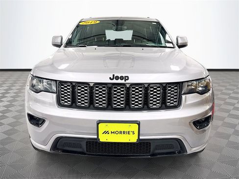 Used 2019 Jeep Grand Cherokee Altitude image 2