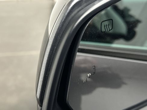 Used 2025 Toyota Sienna LE image 5