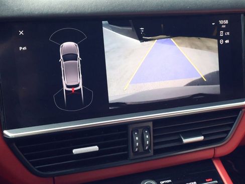 Certified 2023 Porsche Cayenne Platinum Edition image 19