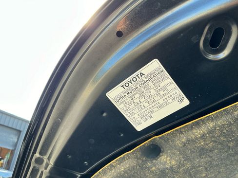 Used 2021 Toyota C-HR LE image 24