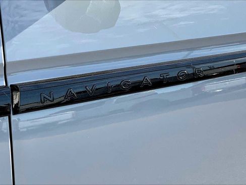 New 2025 Lincoln Navigator L Reserve w/ Jet Appearance Package image 15