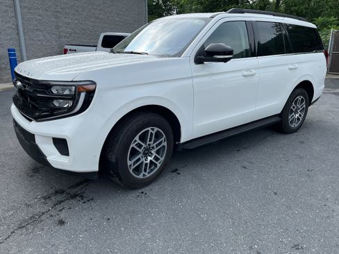 Used 2025 Ford Expedition Active AWD/4WD image 25