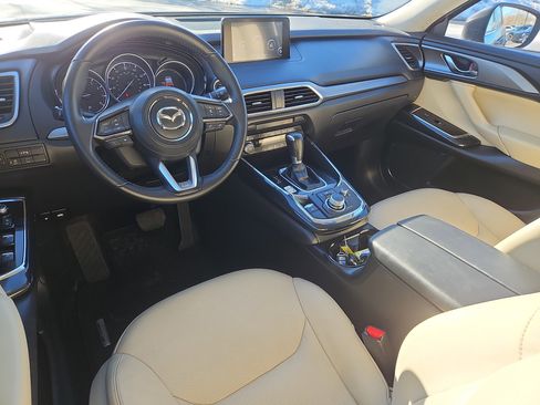 Used 2019 MAZDA CX-9 Touring w/ Touring Premium Package image 3