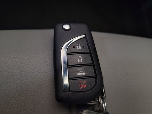 Used 2022 Toyota Camry SE image 32