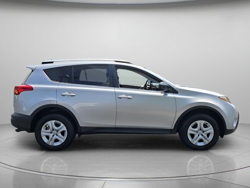 Used 2015 Toyota RAV4 LE FWD image 6