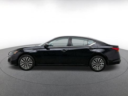Used 2025 Nissan Altima 2.5 SV FWD image 4