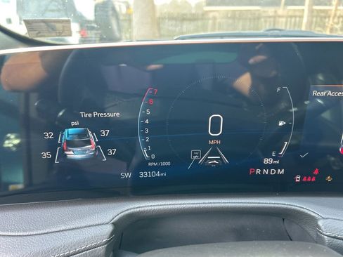 Used 2025 Cadillac XT4 Premium Luxury image 13