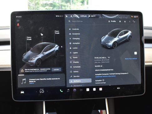 Used 2021 Tesla Model Y Long Range image 32