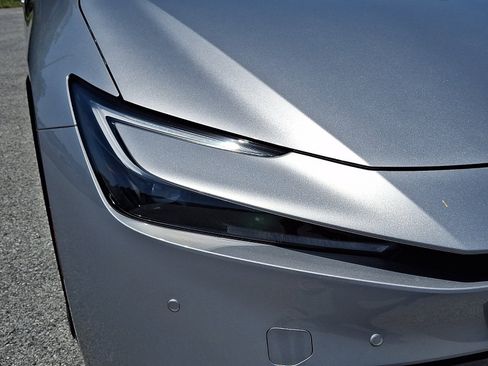 Used 2025 Toyota Prius LE FWD image 10