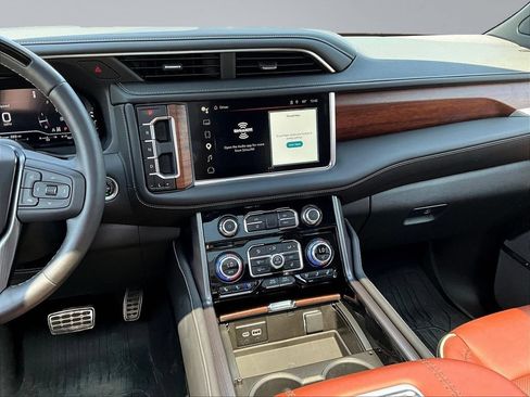 Used 2024 GMC Yukon Denali Ultimate AWD/4WD image 11