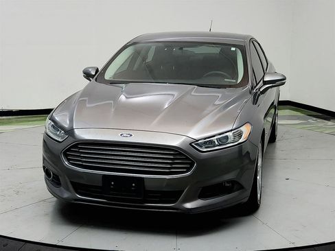 Used 2014 Ford Fusion SE FWD image 2