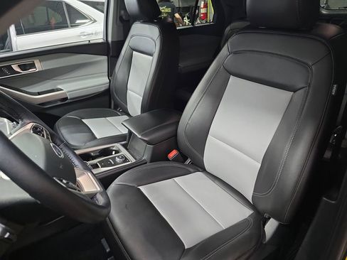 Used 2023 Ford Explorer XLT w/ Equipment Group 202A AWD/4WD image 18