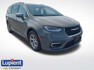 Used 2022 Chrysler Pacifica Limited FWD 360° Tour